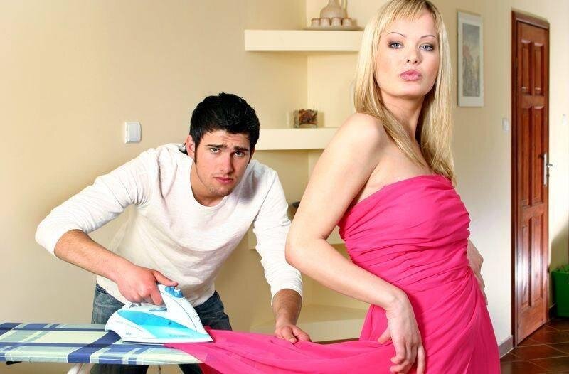 В такой ситуации виновата не женщина, а мужчина. Мужчина позволил вытирать об себя ноги.