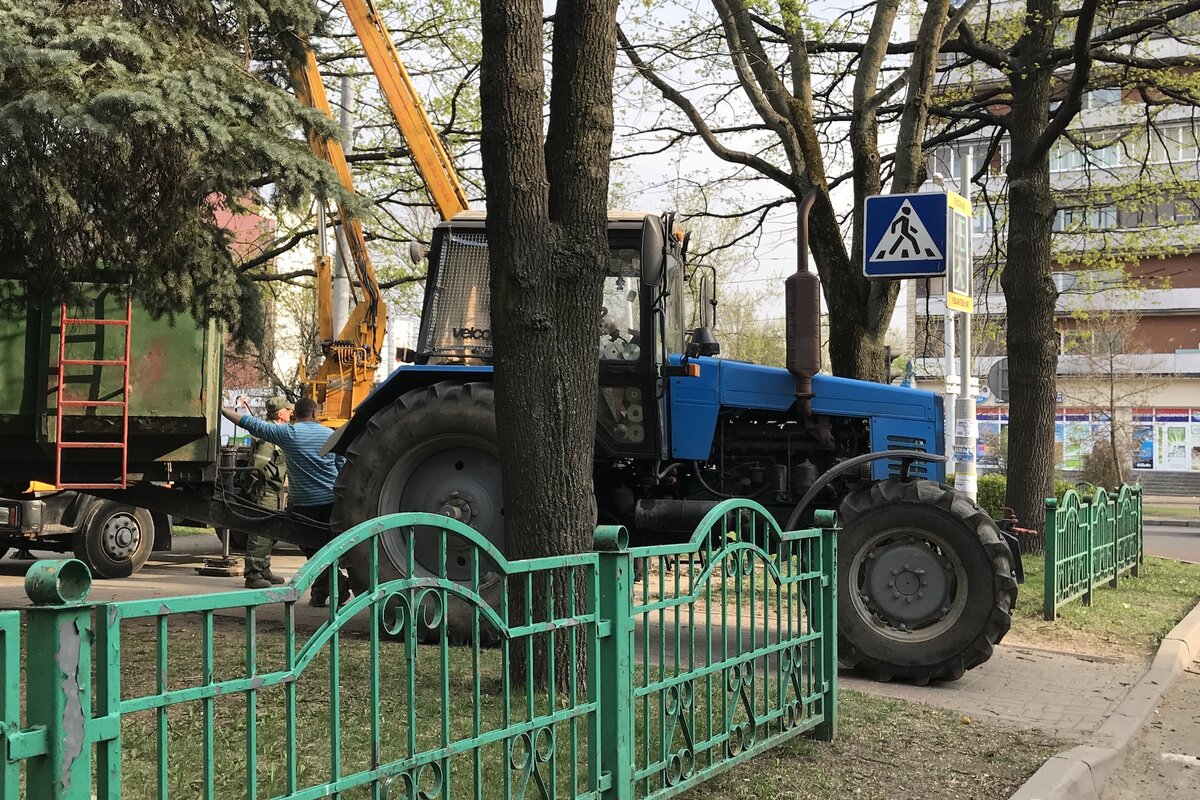 Нагрузили металлоломом полный прицеп.  