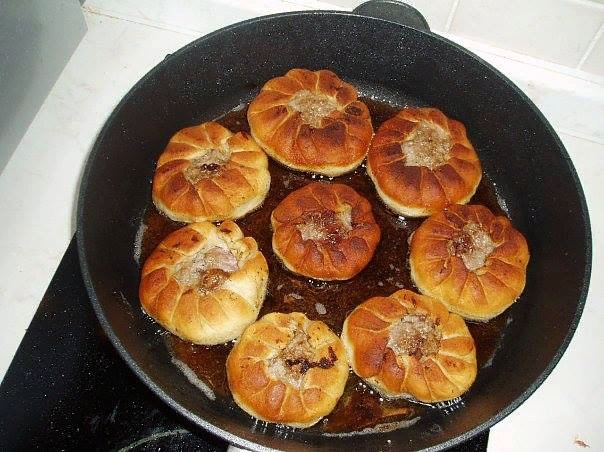 Румяные, с пылу, с жару :-) Очень вкусно и очень вредно для здоровья:=)