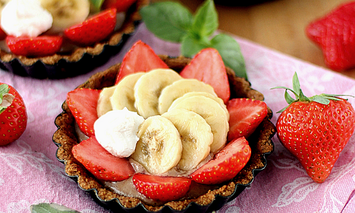 тарталетки с бананами и клубникой. фото с сайта cuisipat.com