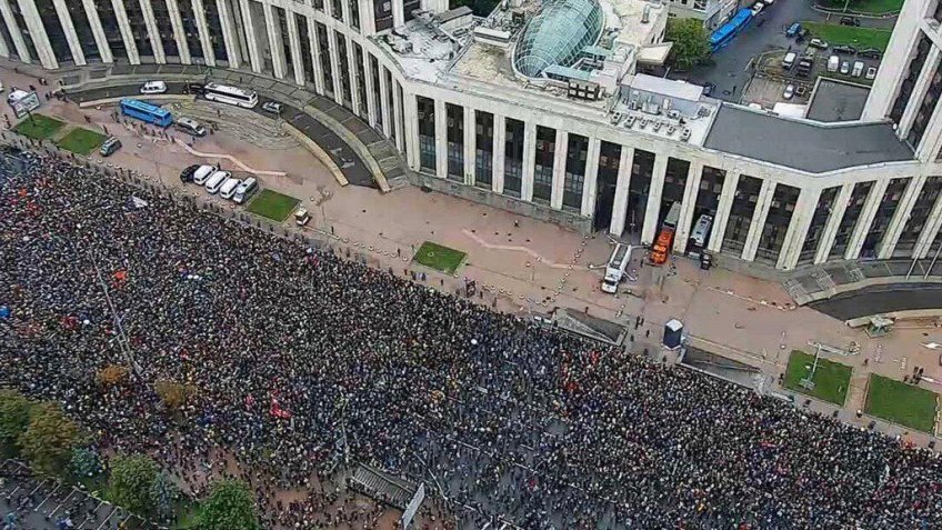 "0.2 % бузотеров" заполнили улицу