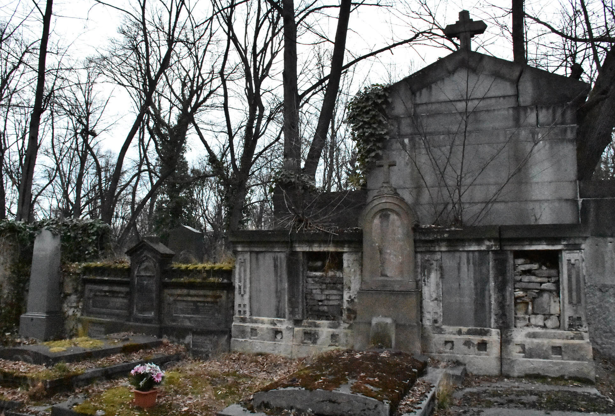 Прогулка по самым знаменитым и таинственным кладбищам Праги
