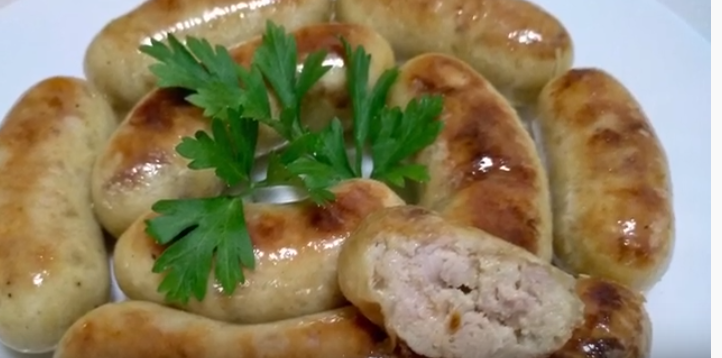Добрый день! Сегодня готовлю " куриные" колбаски из сала , хотя колбаски по вкусу очень напоминают  колбаски из мяса курицы.