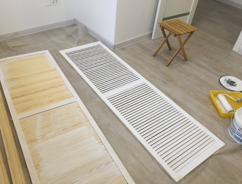 Жалюзийная дверь отлично подходит для гардеробных