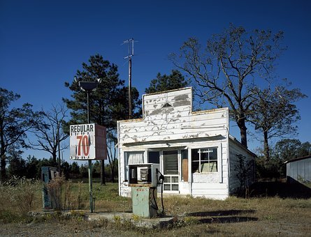 https://cdn.pixabay.com/photo/2016/09/01/23/36/petrol-stations-1638021__340.jpg