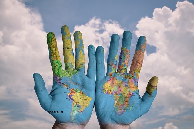 https://pixabay.com/ru/photos/%D1%80%D1%83%D0%BA%D0%B8-%D0%BC%D0%B8%D1%80%D0%B5-%D0%BA%D0%B0%D1%80%D1%82%D0%B0-%D0%B3%D0%BB%D0%BE%D0%B1%D0%B0%D0%BB%D1%8C%D0%BD%D1%8B%D0%B5-%D0%B7%D0%B5%D0%BC%D0%BB%D0%B8-600497/