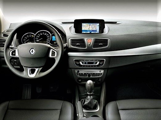 Салон седана, коробка переда автомат