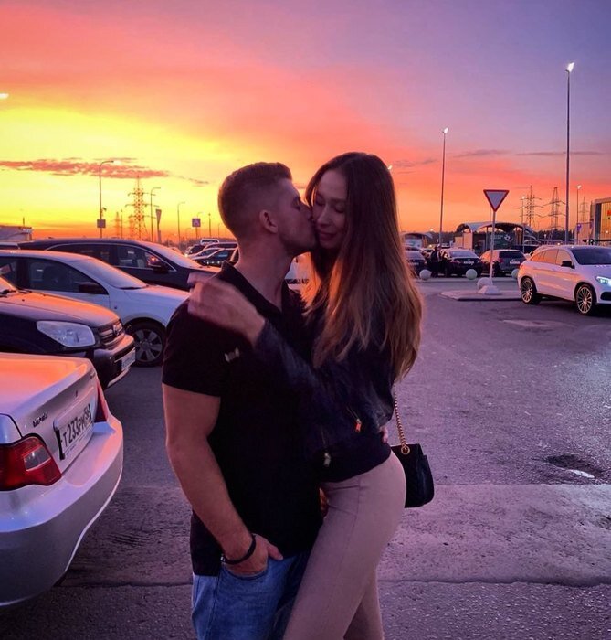 Александра Сивкова с неверным мужемinstagram.com/sasha_sivkova_