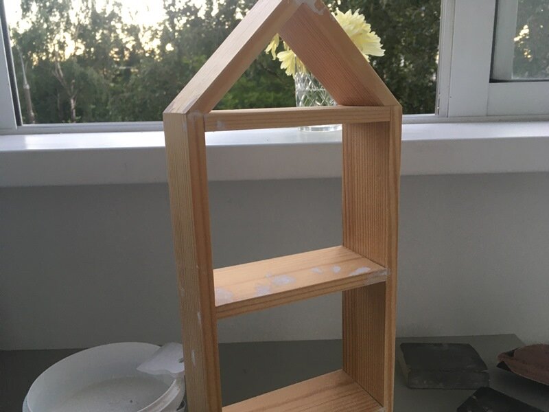 Показываю как шпатлевала