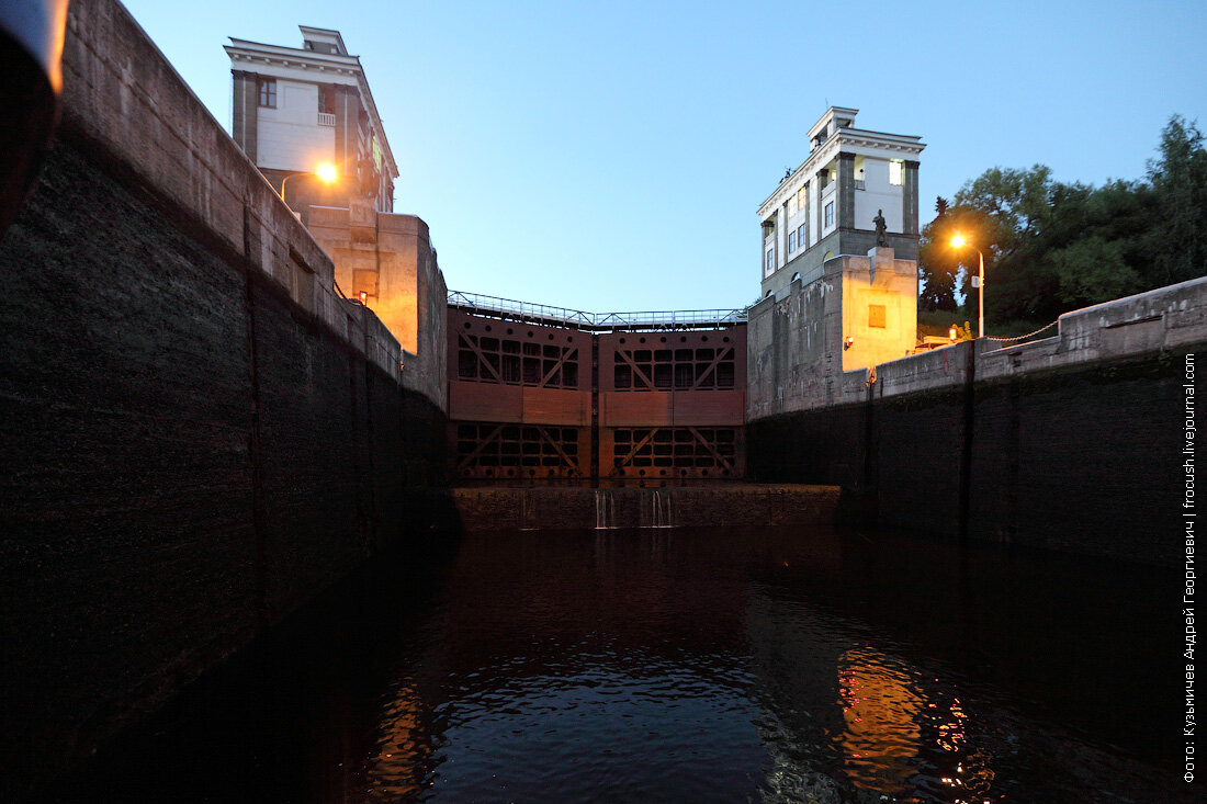 москвы. какое название было у шлюзовой камеры. шлюз №8 ббк. судоходный шлюз новосибирской гэс. шлюз 3 волго-донского судоходного канала.