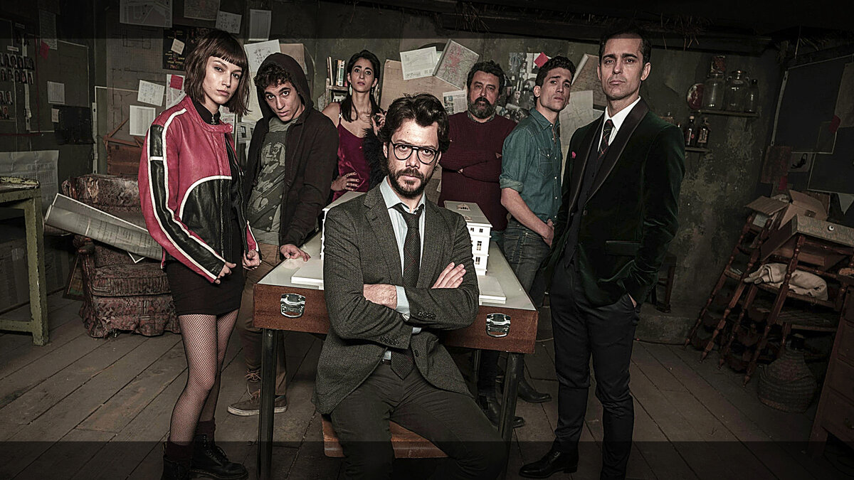 Матиас каньо бумажный дом. Бумажный дом сериал 5 сезон. Бумажный дом 5 сезон. Бумажный дом 5 сезон 1 серия. La casa de papel сериал.