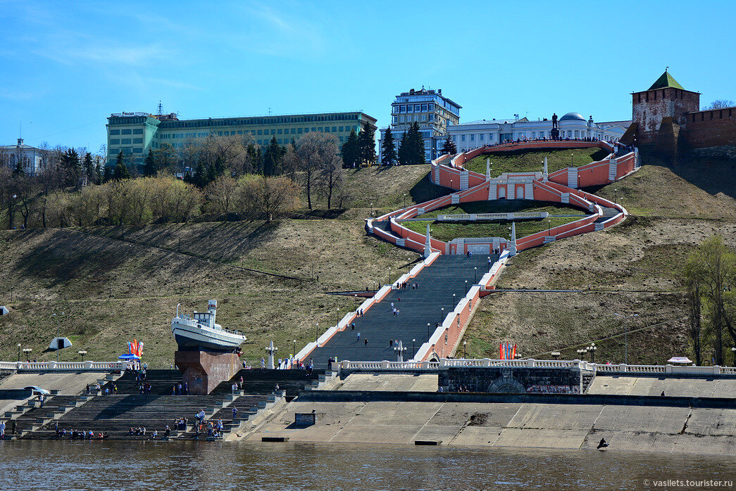 Куда сходить в нижнем новгороде. Набережная Чкалова Нижний Новгород. Достопримечательности Нижнего Новгорода Чкаловская лестница. Верхневолжская набережная Чкаловская лестница. Чкаловская лестница Нижний Новгород весной.