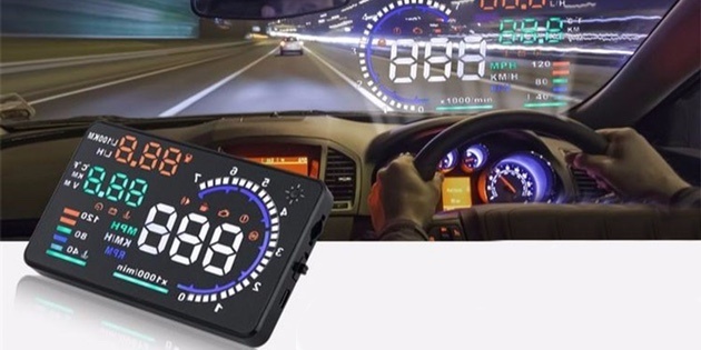 Дисплей, показывающий скорость машины, обороты двигателя и другие данные прямо на лобовом стекле.