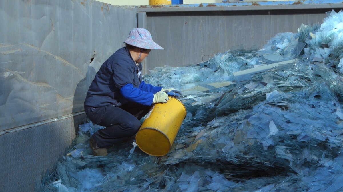 Пока Запад "ест стекло" в страданиях по "американской мечте", Восток - просто работает. American Factory / Американская фабрика (2019). 