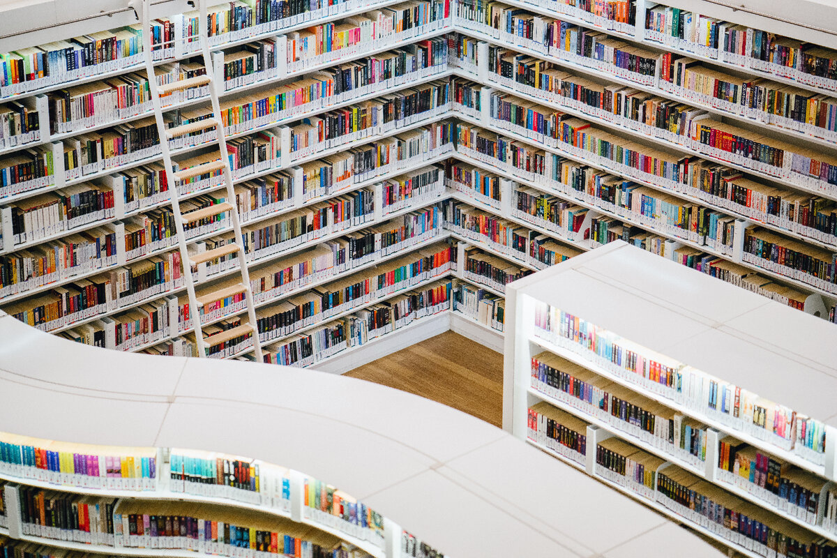 В старых книгах по инвестициям можно найти много интересной и полезной информации. Некоторые вещи не устаревают. Не пренебрегайте классикой.
