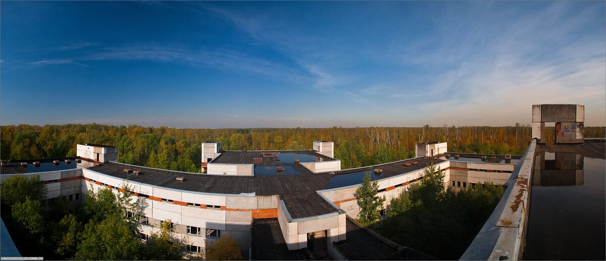 Панорама недостроенного корпуса.