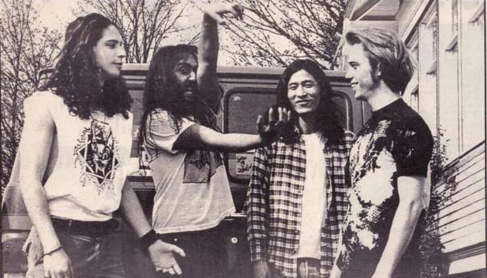 Хиро Ямамото – второй справа