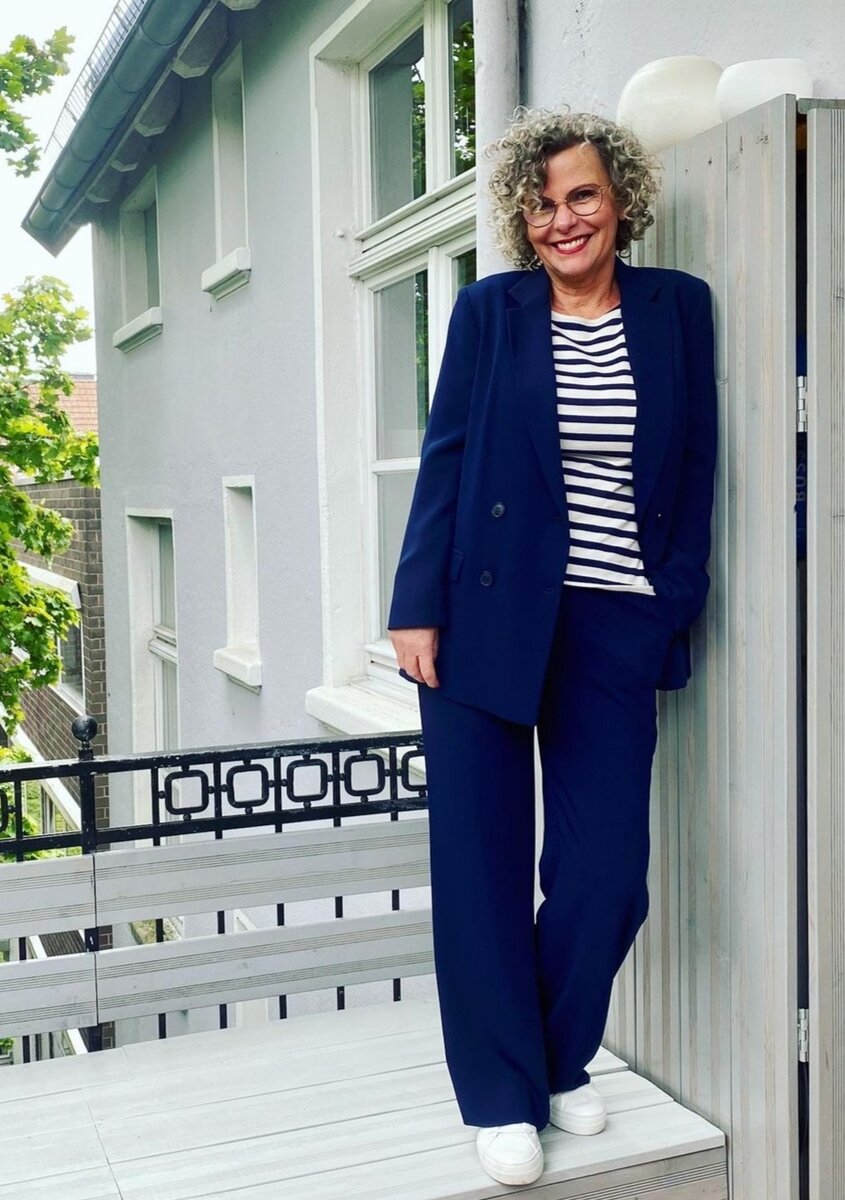 @instagram.com/women2style 