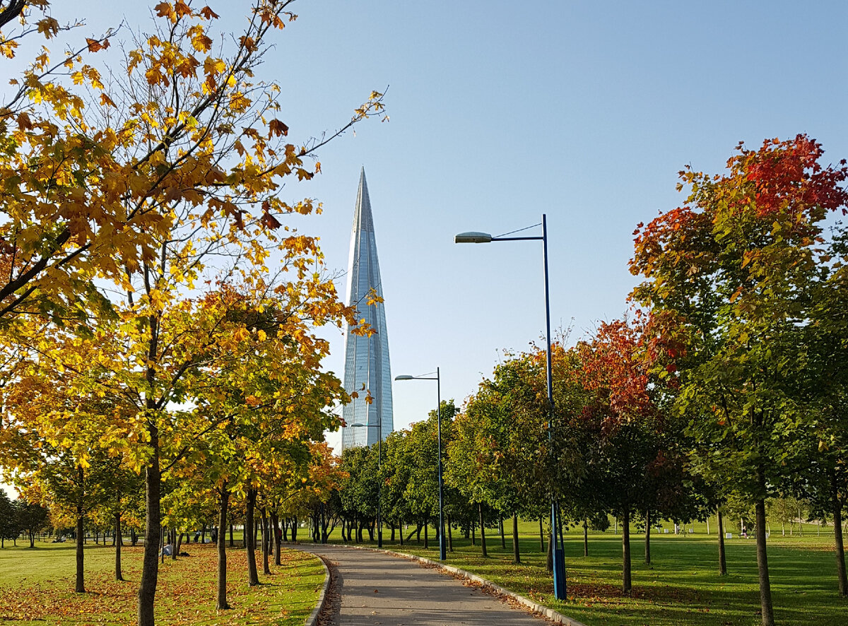 Осень 2020 г, Санкт-Петербург. Прогуливались в парке 300-летия с дочкой и сестрой