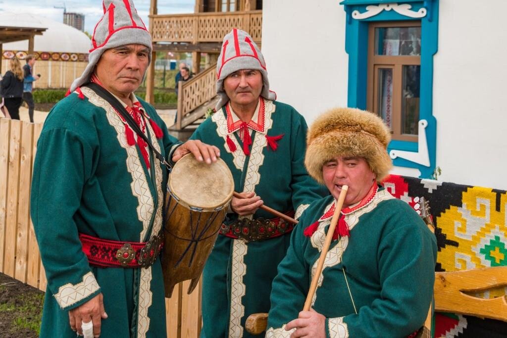 Этнопарк дружбы. Этнопарк дружбы народов. Парк дружбы народов в Самаре. Башкиры подворье. Этнокультурный комплекс парк дружбы народов Самара костюмы.