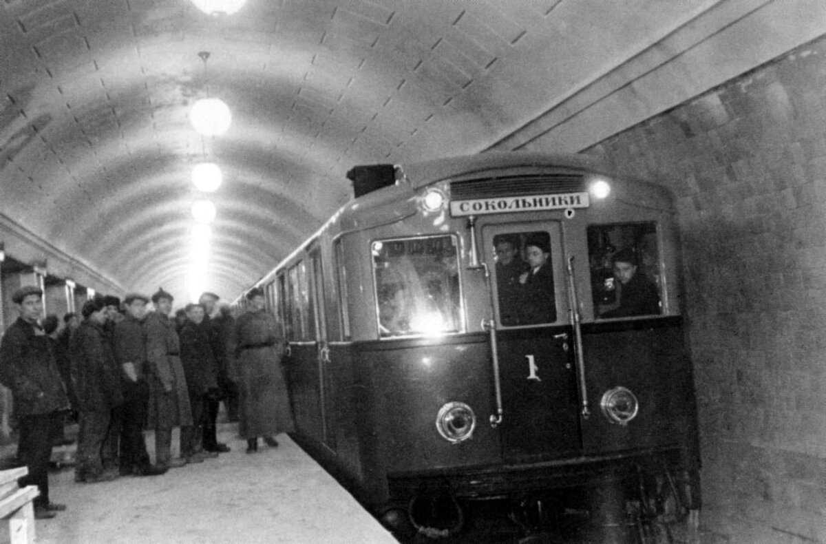 первые станции метро в москве