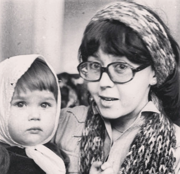 Настя была совсем маленькой, когда Ядвига и Александр покинули "Верасы"