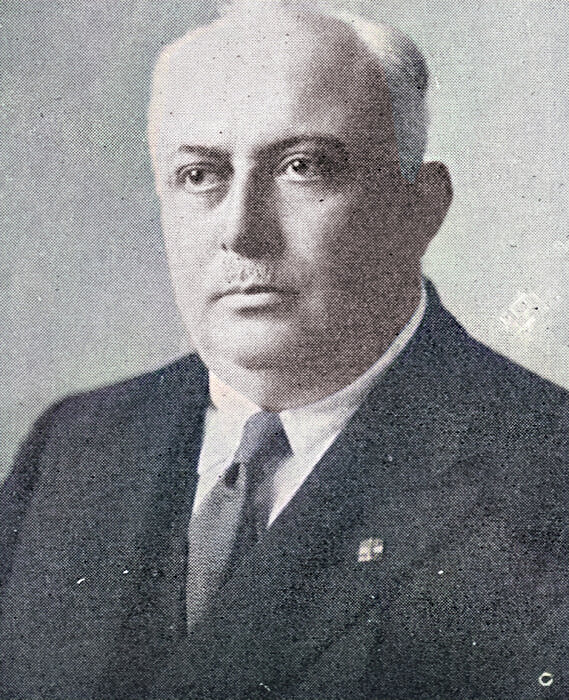 Марио Кастольди (1888-1968) - итальянский авиаконструктор. В 1922 году стал работать в Macchi Aeronautica, где прославился разработкой серии гидросамолетов, установивших мировые рекорды скорости. Во второй половине 1930-х работал над проектами итальянских истребителей. Под его руководством были созданы истребители, которые составили основу итальянских истребительных сил во Второй мировой войне, в частности C.200, C.202 и Macchi C.205. После 1945 года отошел от дел.