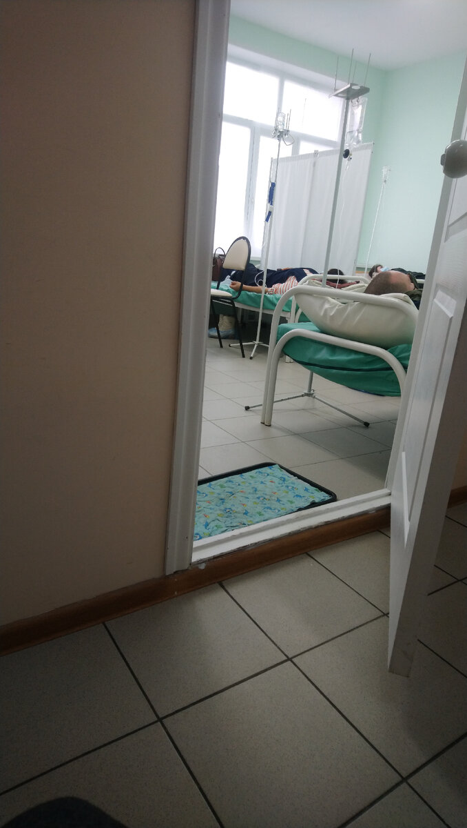 Процедурный кабинет. Народу много