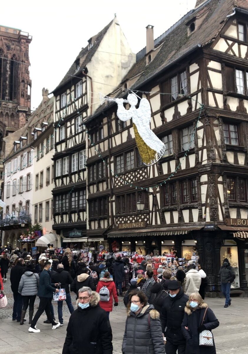 В Страсбурге на рождество все в масках