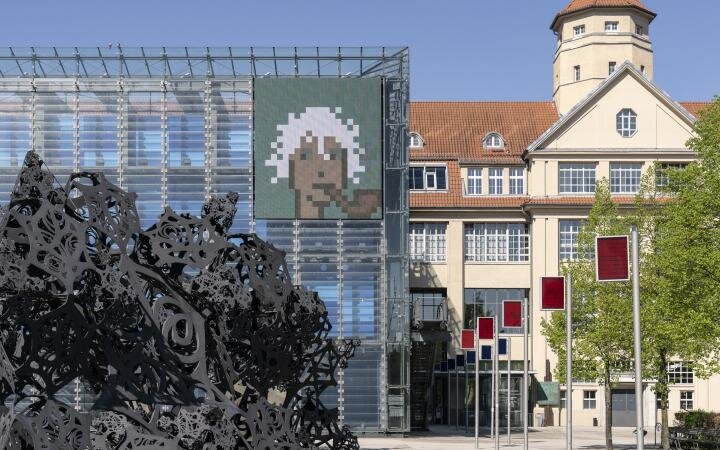 John Watkinson, MattHall, CryptoPunk, 2017, из Фонда ZKM 