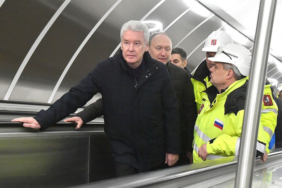     По словам мэра Москвы, открыть пассажирское движение по всему Большому кольцу смогут в начале 2023 года. Владимир ВЕЛЕНГУРИН