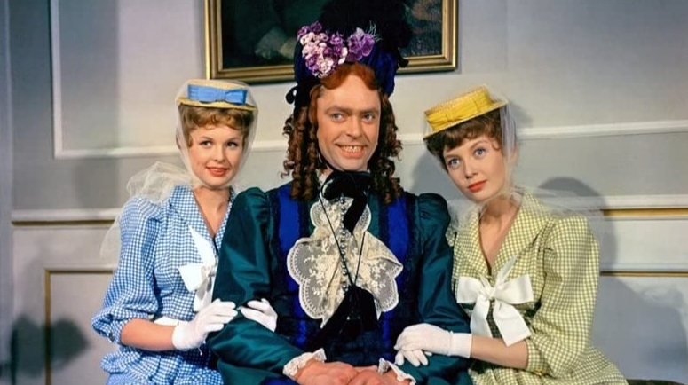 Датская донна д'Альвадорец с юными подругами своих приятелей