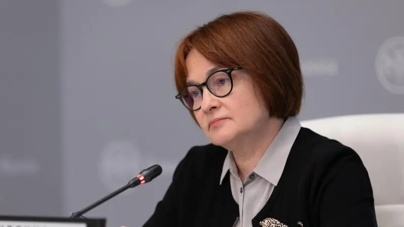 Эльвира Набиуллина готова повысить ключевую ставку, чтобы остановить падение рубля.