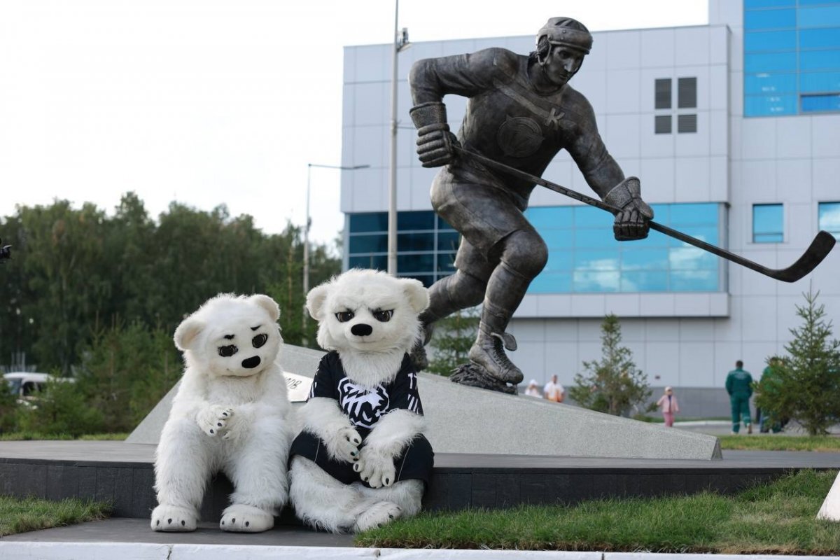    В Челябинске открыли памятник Валерию Белоусову