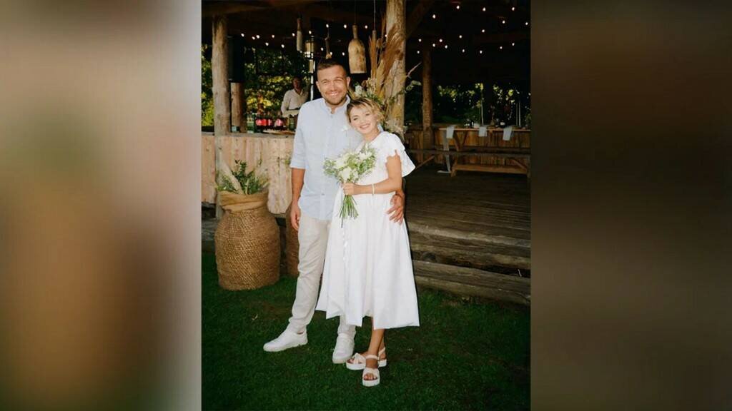 Ольга Кузьмина с мужем в день свадьбы. Фото Яндекс.Картинки.