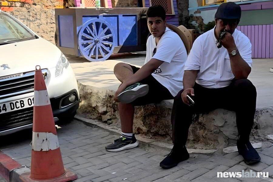 Не удивляйтесь, если вас будут внимательно рассматривать