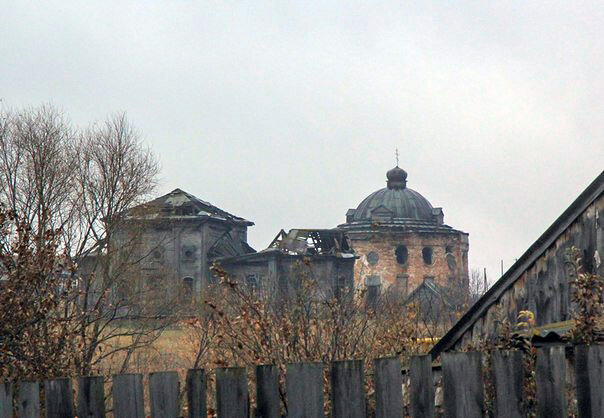 Две уникальных разрушающихся церкви в селе Смольково, Ульяновской области, фото: Дмитрий Илюшин