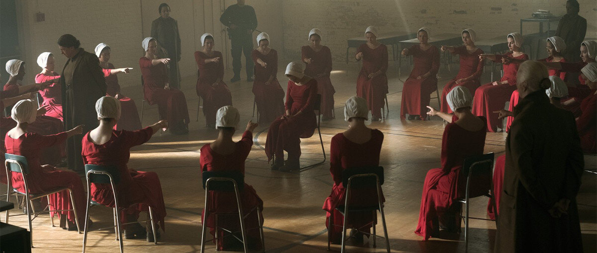 кадр из сериала «Рассказ служанки»