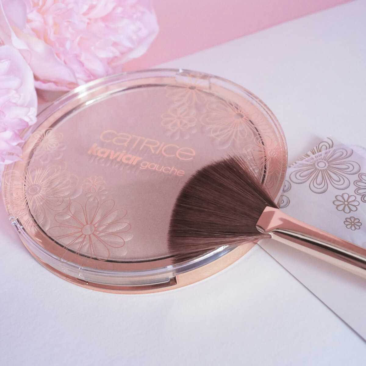 Хайлайтер catrice. Catrice хайлайтер high glow mineral highlighting powder 010 light infusion. Хайлайтер catrice. Хайлайтер катрис high glow. Хайлайтер (catrice)-high glow mineral highlighting powder *010.