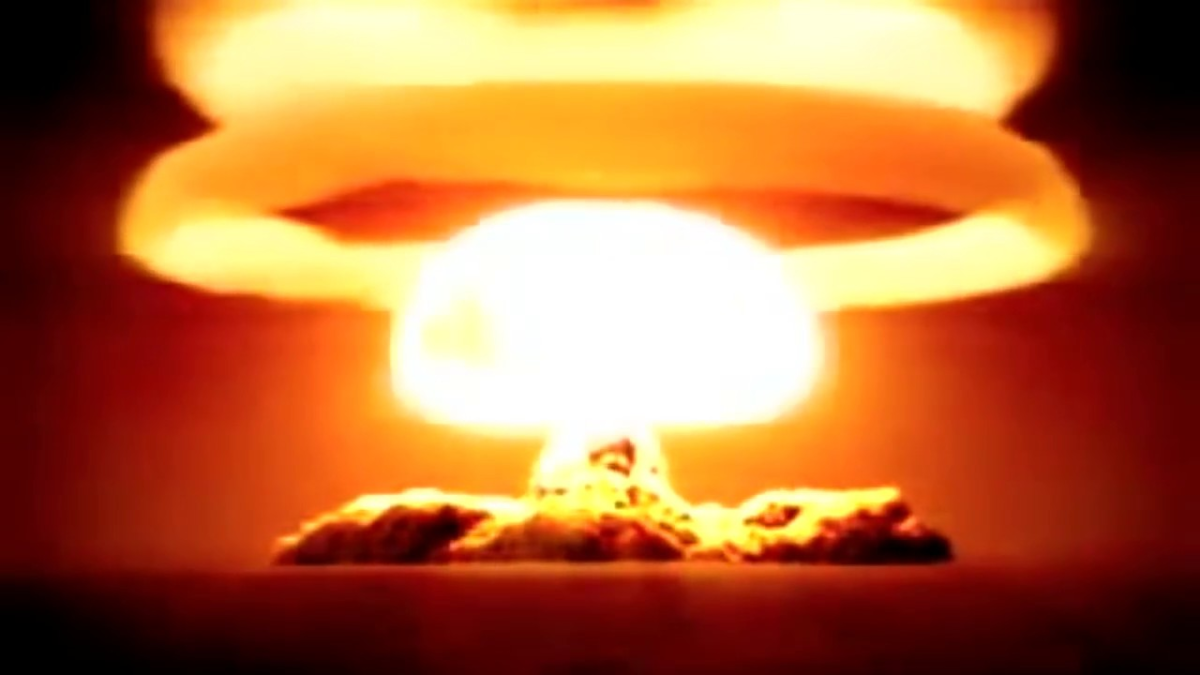 Водородная бомба видео. Царь бомба СССР взрыв. Взрыв царь бомбы в 1961. Взрыв 500 мегатонн. Взрыв водородной бомбы 50 мегатонн.