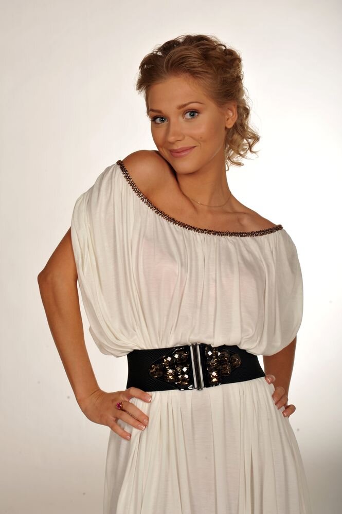 Актриса, которую мы знаем по ролям в фильмах: "Интерны", "А зори здесь тихие...", "Елки", "Что творят мужчины" и "Чемпионы: Быстрее. Выше. Сильнее".