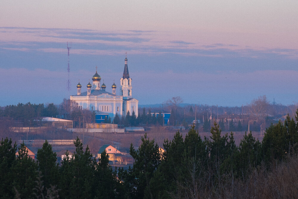 Церковь на горе в городе Каменск-Уральский