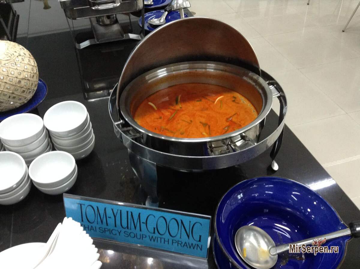 Том-Ям в кафе, работающем по системе "шведский стол"