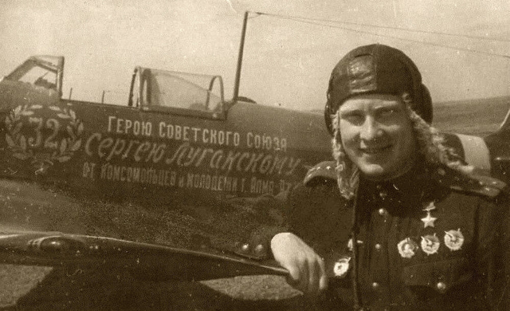 ...К декабрю 1943 года Луганский в воздушных боях на 2-м Украинском фронте лично сбил ещё 13 вражеских самолётов. В одном из боёв, был ранен и до полного выздоровления вернулся на родину — в город Алма-Ата  (конец декабря 1943 года). Там его встретили с большим энтузиазмом. Газета «Казахстанская правда» 29 декабря 1943 года посвятила ему специальный выпуск. В опубликованном тогда же обращении ко всем комсомольцам и молодёжи Алма-Аты городской комсомольский актив призывал: «...Соберём средства на новогодний подарок нашему герою ! Подарим ему быстрокрылый самолёт !..» 

Это патриотическое желание было выполнено: 180 тысяч рублей собрали, а директор авиазавода помог пилоту остановить выбор на облегчённом Як-1Б, специально подготовленном для участия в конкурсе на лучший истребитель. На фронт лётчик вернулся уже на именной машине с надписью на борту: «Герою Советского Союза Сергею Луганскому от комсомола и молодёжи г. Алма - Ата»...

На фото: Як-1Б майора С. Д. Луганского, подарок алмаатинских комсомольцев. 1944 г.