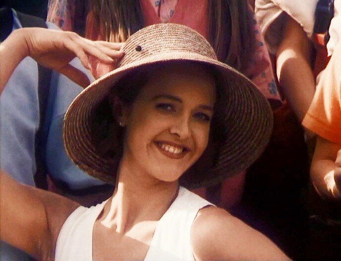 Аньес Сораль, 32 года. Кадр из фильма "Окно в Париж". Взято с kino-teatr.ru