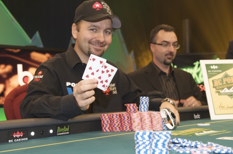 Poker's. Игрок Ривер Покер. Игроки за покерным столом. Игроки в Покер профессионалы. Лучший покерист в мире