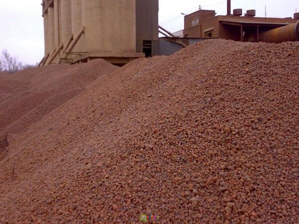 На заводах готовый керамзит может месяцами храниться под открытым небом: ни дожди, ни палящее солнце этому материалу совершенно не страшны