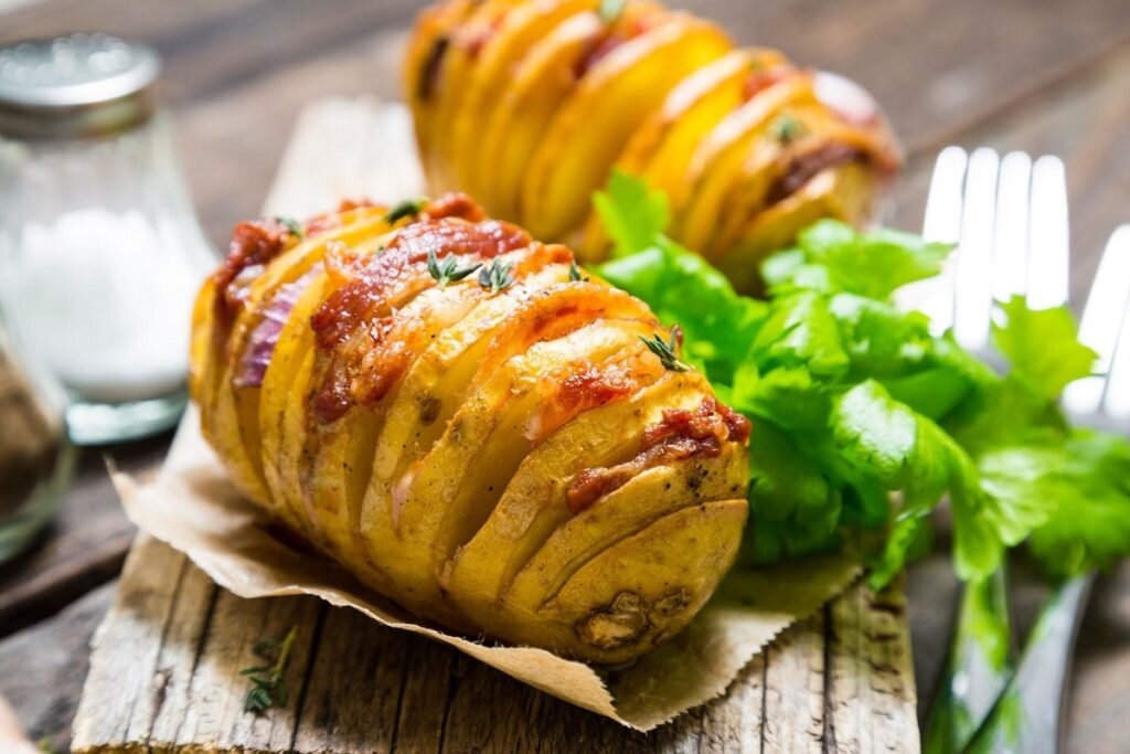 Ингредиенты для «Картошка на мангале с салом»: