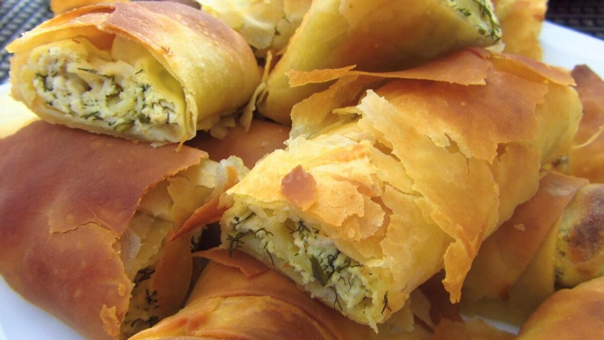 Вертута — блюдо молдавской кухни. Готовится вертута с вытяжного теста, но с добавлением яиц и большого количества растительного масла. Фото с сайта  static.1000.menu