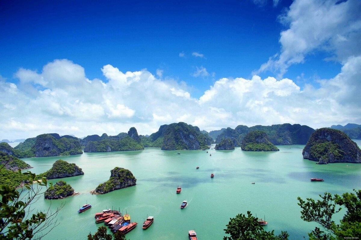    Вьетнам — страна, которая вытянулась с севера на юг, вдоль побережья теплого Южно-Китайского моря на 2000 км. Столица страны — город Ханой. Самый недорогой и удивительный отдых.